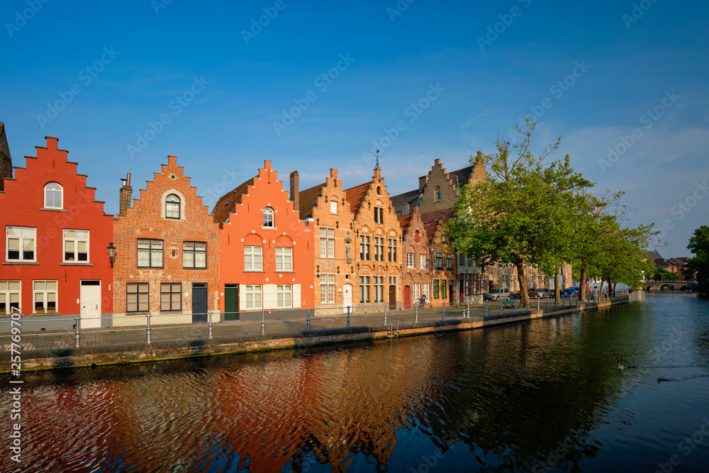 Fototapeta premium Canal and old houses. Bruges (Brugge), Belgium