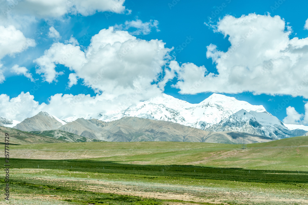 Fototapeta premium Snow capped mountains， Tibet, China,