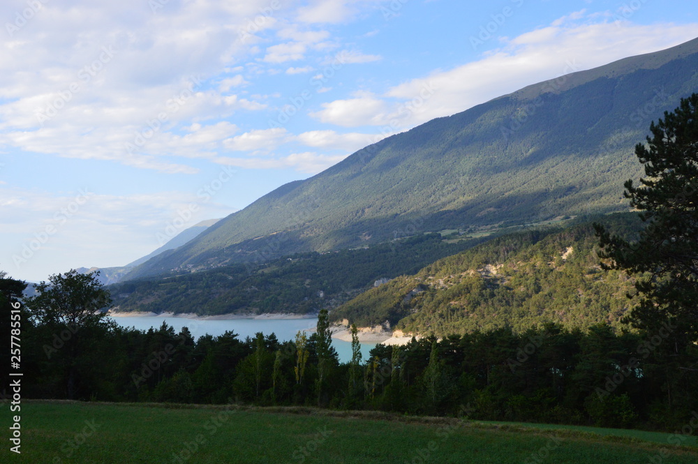 Obraz premium Lac Monteynard Avignonet