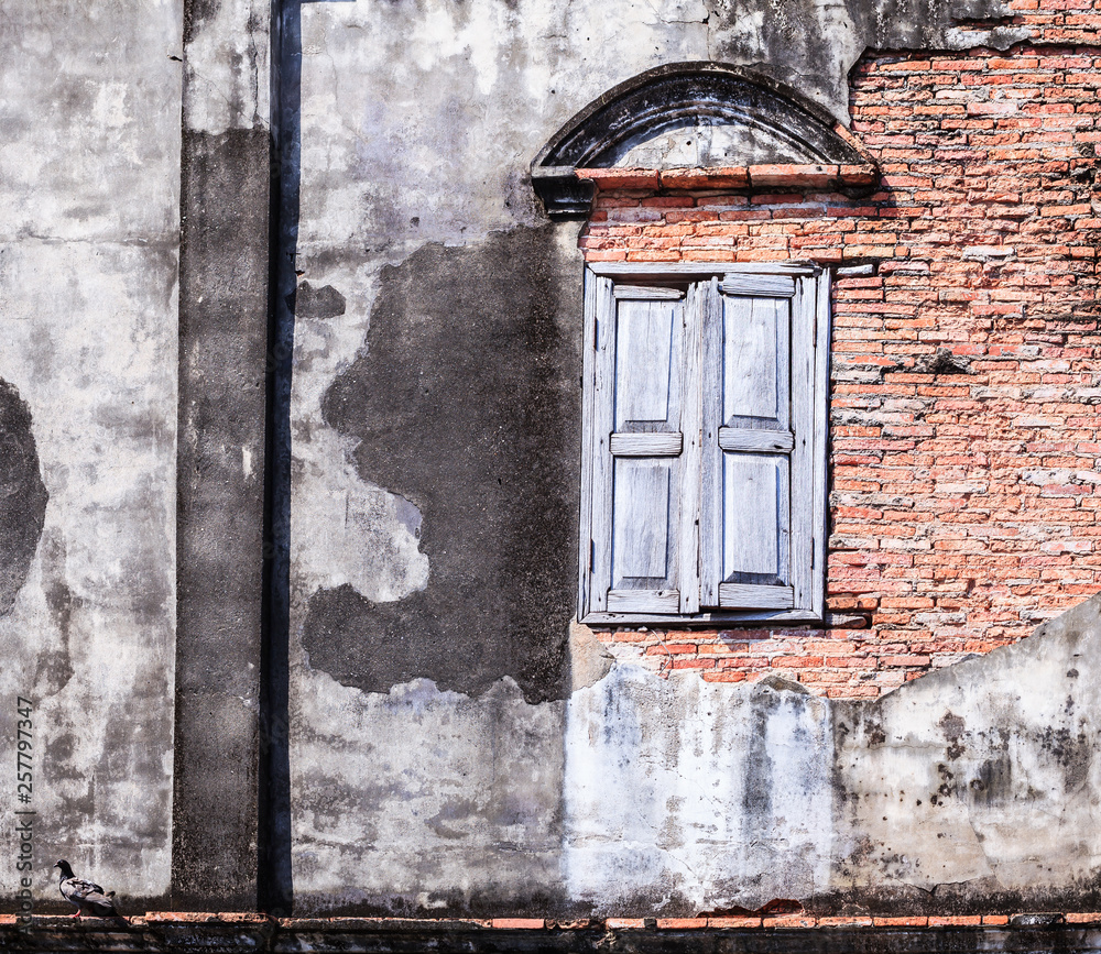 Vintage retro old aged window and brown color textured clay brick block  wall. Architectural structural home interior design, house exterior wall,  wallpaper, backdrop, brickwork and background concept Stock Photo | Adobe  Stock