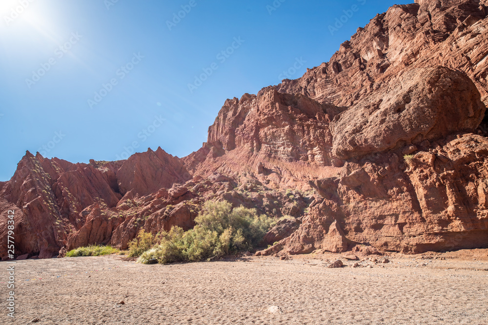 Tianshan Mysterious Grand Canyon entrance Xinjiang Uygur Zizhiqu China ，Sandstone formations in Utah USA  