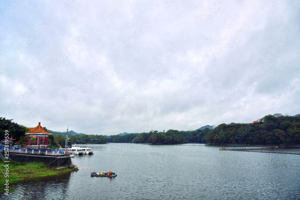 Obraz premium Mingde Reservoir in Miaoli - Taiwan
