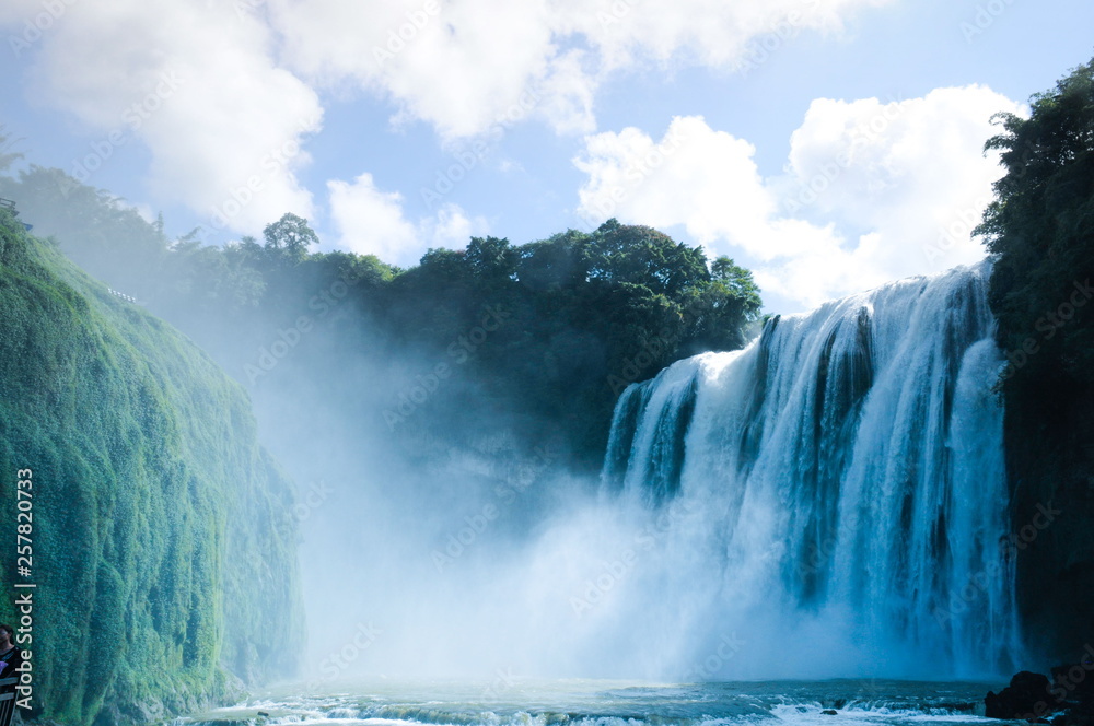 Fototapeta premium the waterfall in China