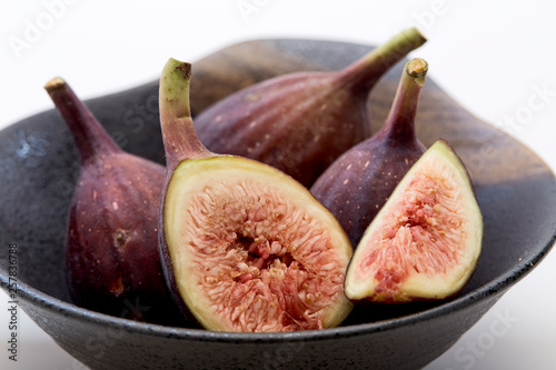 figs in a a bowl with fig leaf