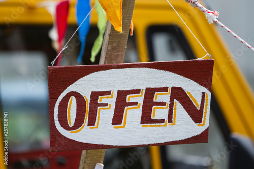 Offen Schild