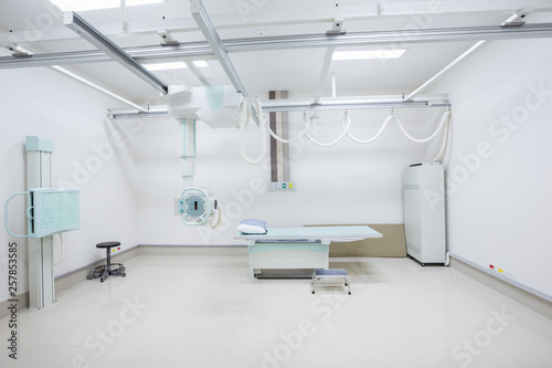  Interior view in x-ray room © kinwun