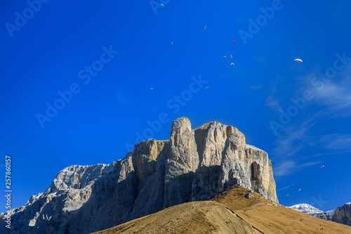 Paralotnia nad Tori del Sella, Paso Sella, Dolomity