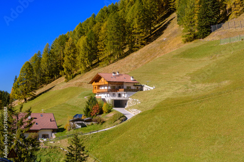 Jesienny krajobraz Dolomitów