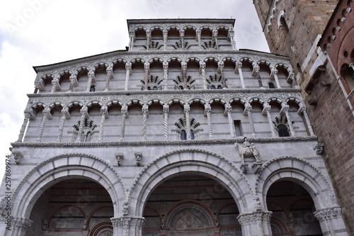 Duomo di San Martino Il Duomo di Lucca, Toscana.  il principale luogo di culto cattolico della città di Lucca, Chiesa madre dell'omonima arcidiocesi. photo