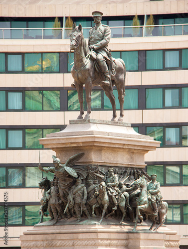 Monumento al Zar Libertador en Sofía, Bulgaria photo
