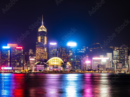 香港　ビクトリア・ハーバー　夜景 © oben901