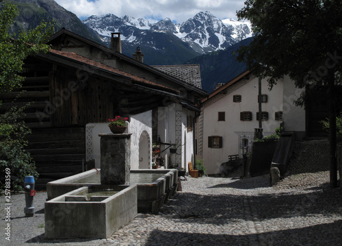 Latsch, Bergdorf oberhalb von Bergün, Graubünden photo