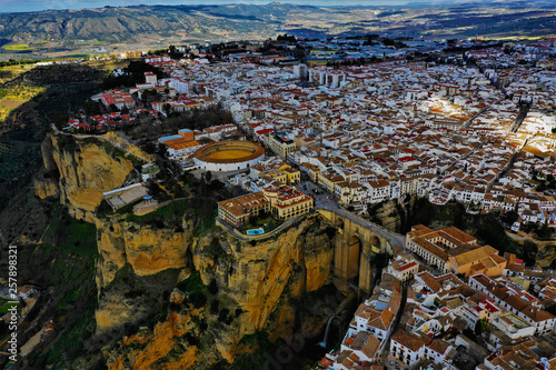 Ronda in Spanien Luftbilder - Puente Nuevo, Plaza de Toros de Ronda und Sehenswürdigkeiten von Ronda