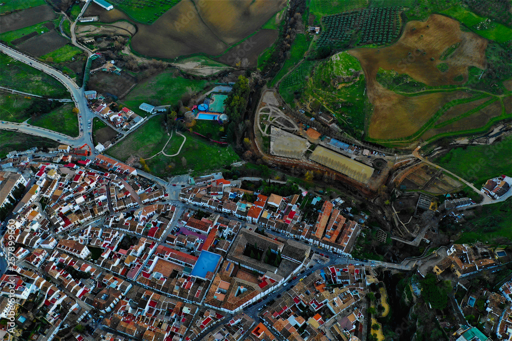 Obraz premium Ronda in Spanien Luftbilder - Puente Nuevo, Plaza de Toros de Ronda und Sehenswürdigkeiten von Ronda