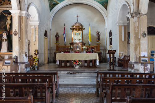 Kuba, Santiago de Kuba ; Die historische Kirche " Iglesia de Santo Tomas " in der Altstadt von Santiago de Kuba.