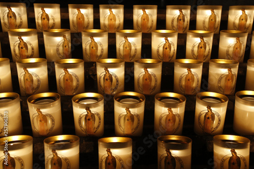 Lumignons. Notre-Dame de Paris. / Candles. Notre-Dame Cathedral. Paris. 