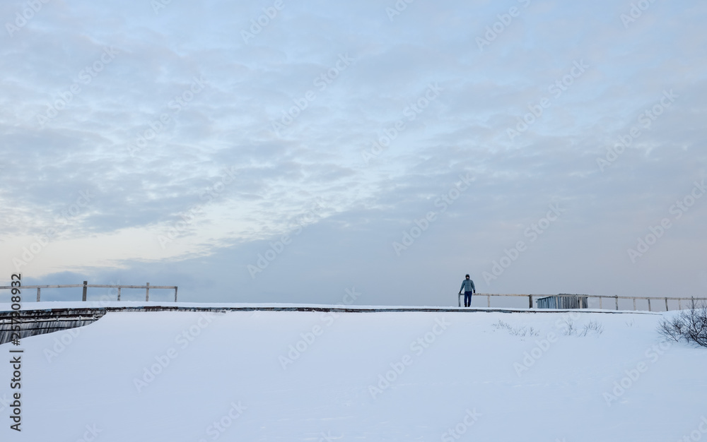 Obraz premium man on obsolete passage Arctic snow