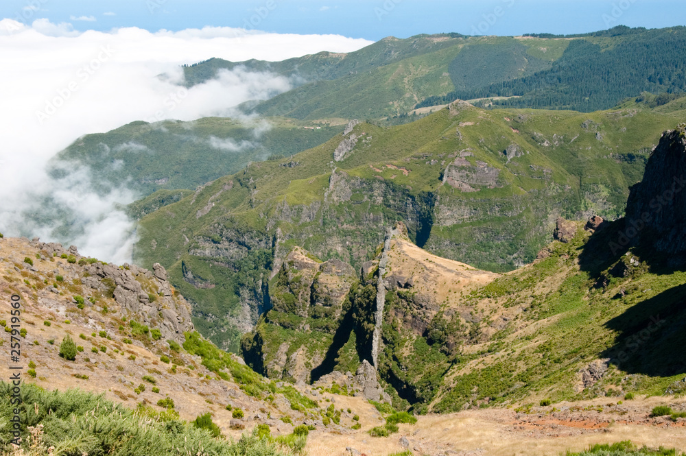 Gebirgslandschaft am Pico do Arieiro auf Madeira