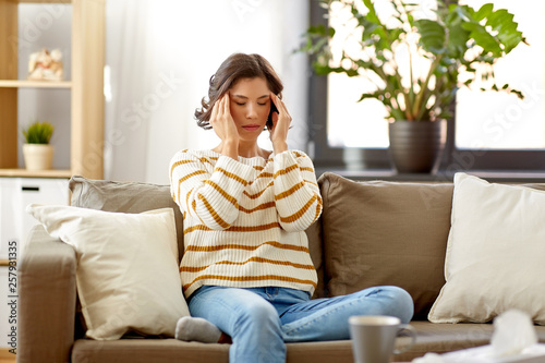 Konstfotografi people, health and cold concept - sad sick woman in scarf at home