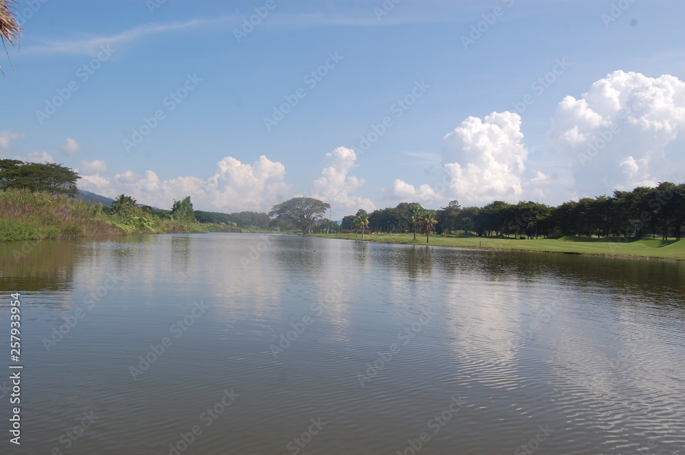 Fototapeta premium ดวงอาทิตย์ , ท้องฟ้า และผืนน้ำ