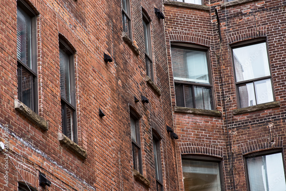 Obraz premium Dark closed square of living houses in old part of Montreal, Canada