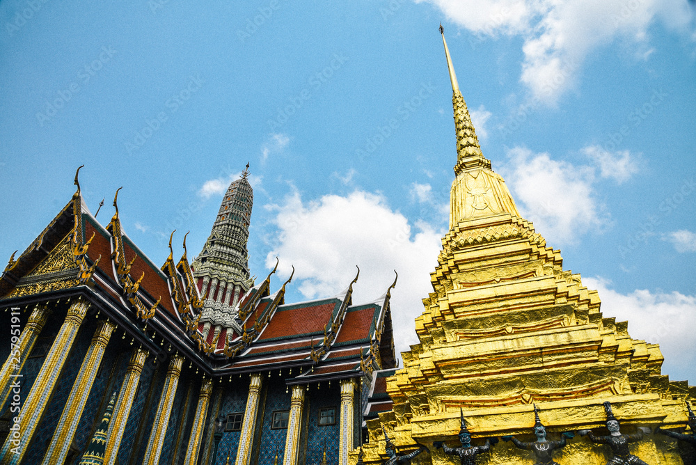 Fototapeta premium The Grand Palace in Bangkok, Thailand 
