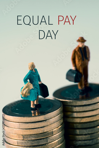 Cuadro en lienzo miniature woman and man and text equal pay day