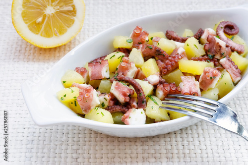 Salad octopus with potatoes.
