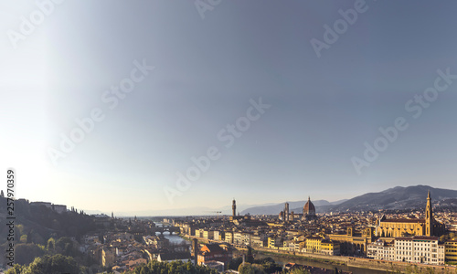 panoramica de Florencia y detalles de sus edificios © David