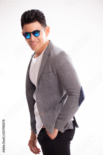 Modelo con lente