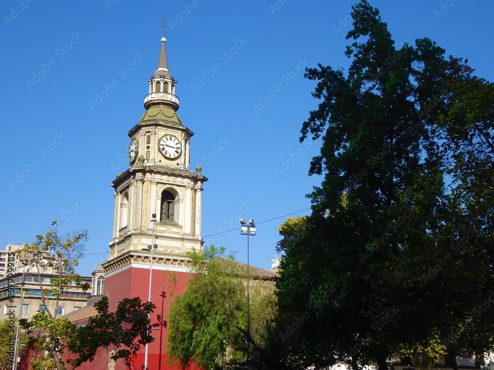 Fototapeta premium Great clock of the Church San Francisco de Alamedo, in Santiago de Chile