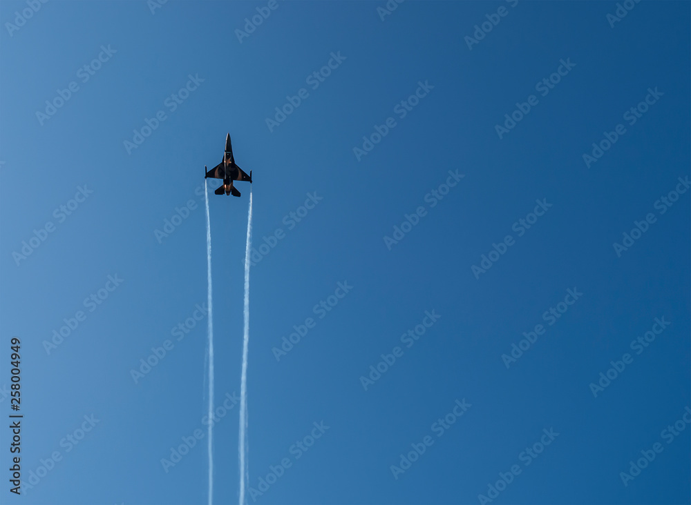 F 16 F 16