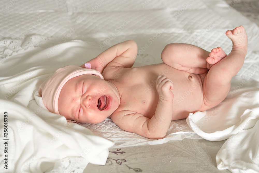 Wie Sieht Das Schönste Mädchen Der Welt Aus Newborn naked baby crying on the bed Stock Photo | Adobe Stock