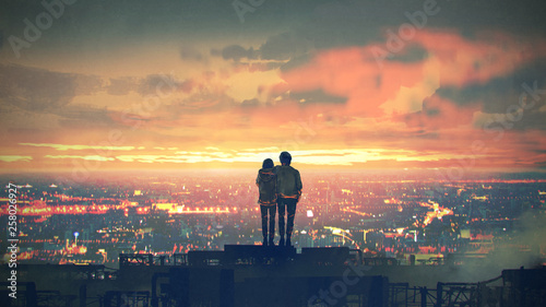 Fototapeta Młoda para stoi na dachu, patrząc na panoramę miasta o zachodzie słońca grafika na zamówienie