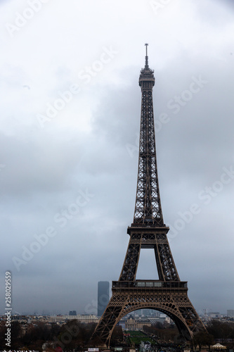 Fototapeta Naklejka Na Ścianę i Meble -  View of  Eiffel Tower