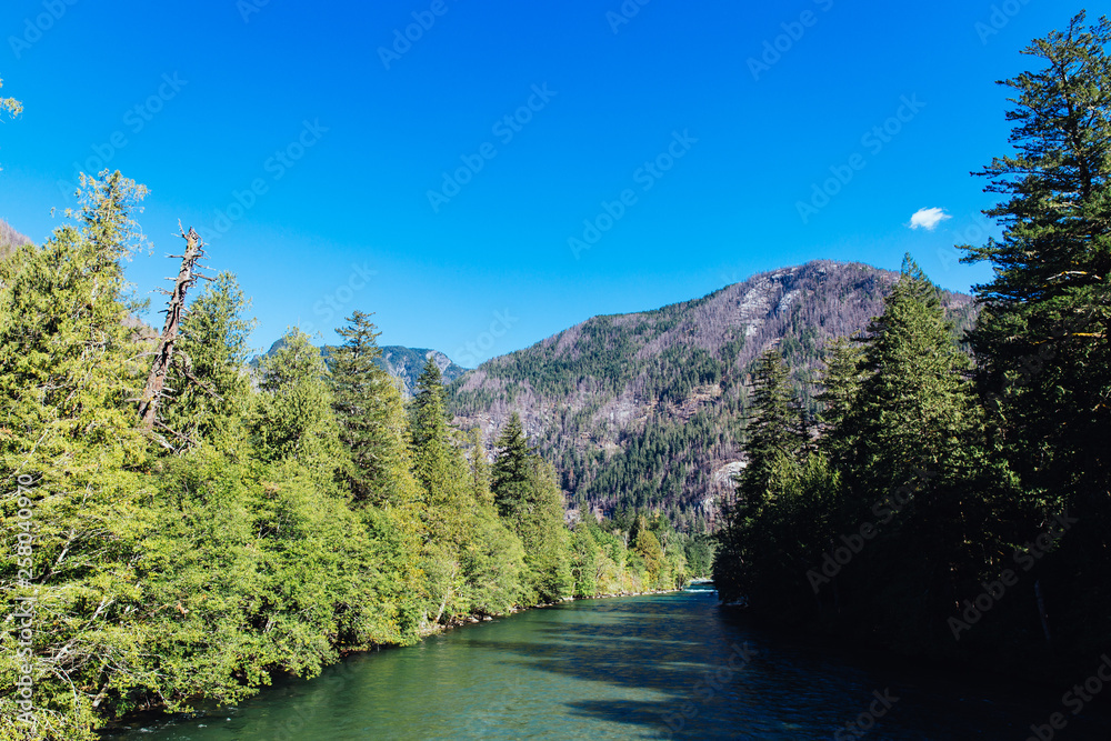 Skagit River im North Cascades National Park in Washington, USA am Cascade Loop Scenic Byway