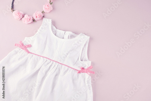 Fototapeta Naklejka Na Ścianę i Meble -  Baby white dress and accessorie - flower headband