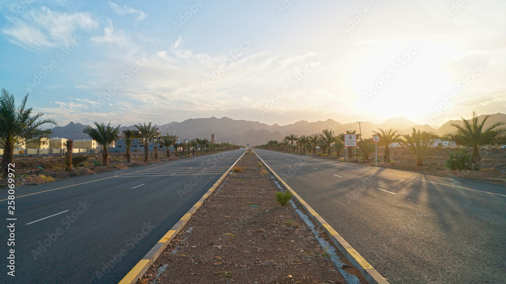 Fototapeta premium sunset road