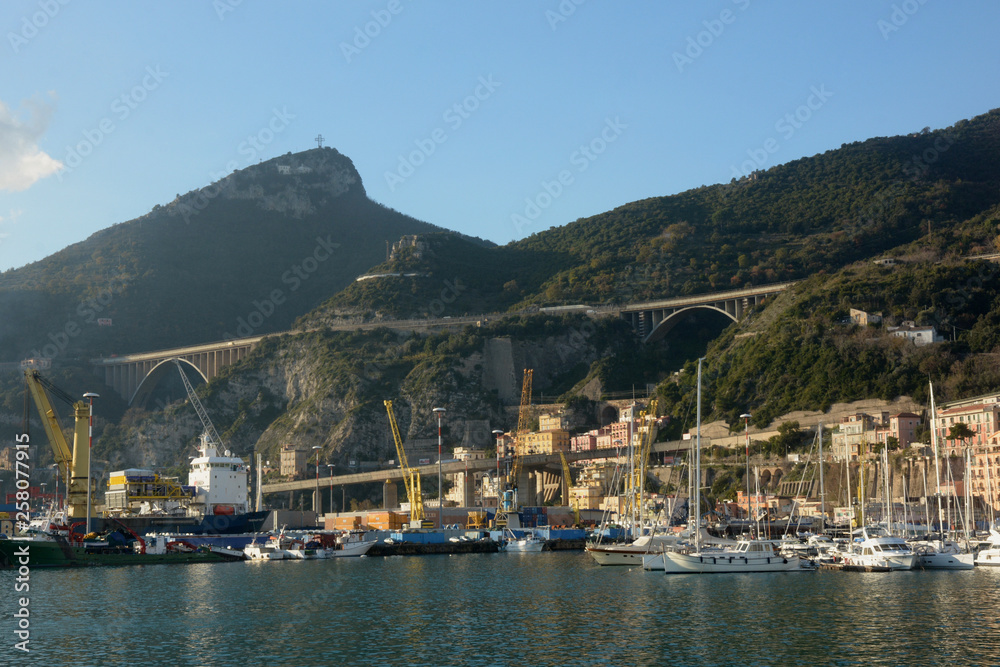 Fototapeta premium Italia : Veduta del porto di Salerno, Dicembre 2018.