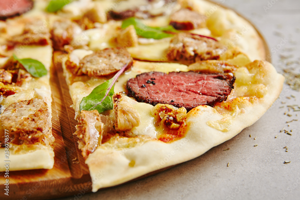 Bbq Meat Pizza with Beef, Pork, Lamb, Figs Bbq Meat Pizza with Beef, Pork, Lamb, Figs