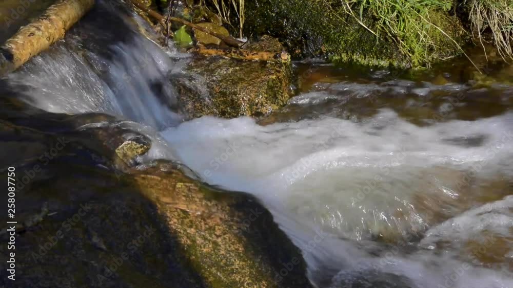 chute d'eau dans les gorges d' Enval dans le puy de dôme chute d'eau dans les gorges d' Enval dans le puy de dôme