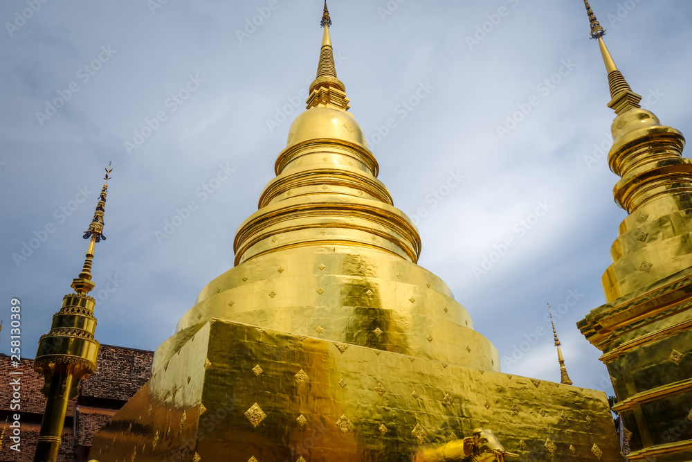Naklejka premium Wat Phra Singh golden stupa, Chiang Mai, Thailand