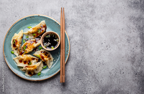 Tableau sur toile Asian dumplings in bamboo steamer