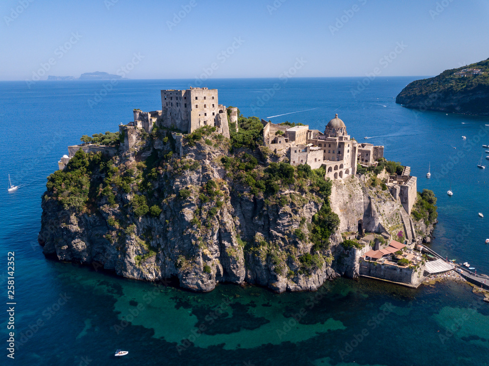 Vista aerea del Castello Aragonese, Ischia, Napoli