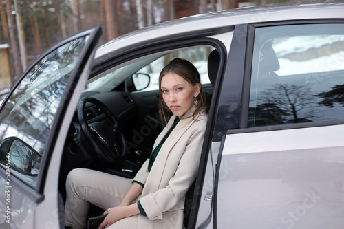 A young businesswoman is exiting a car © Анна Волгина