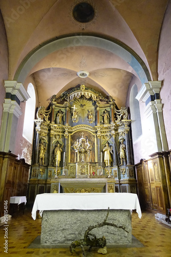 Autel. Eglise Saint-Gervais et Saint-Protais. Saint-Gervais-les-Bains.   Altar. Church of St. Gervais and St. Protais. Saint-Gervais-les-Bains.