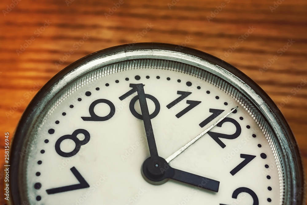 The watch is a great plan. The dial of the old watch. Fast time The watch is a great plan. The dial of the old watch. Fast time