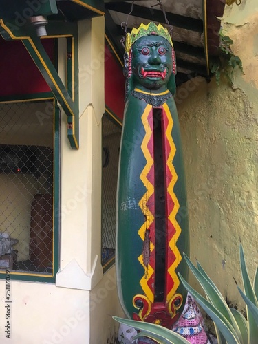 Indonesian idol near door