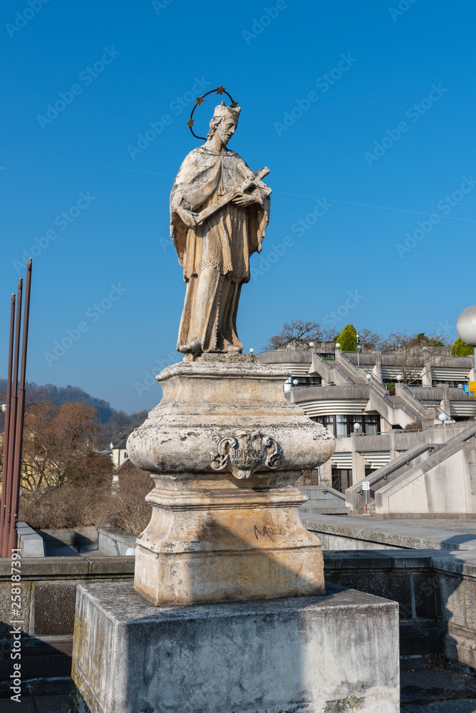 Obraz premium Linz, Upper Austria/Austria - 03 23 2019: Statue at the Nibelungenbruecke in Linz