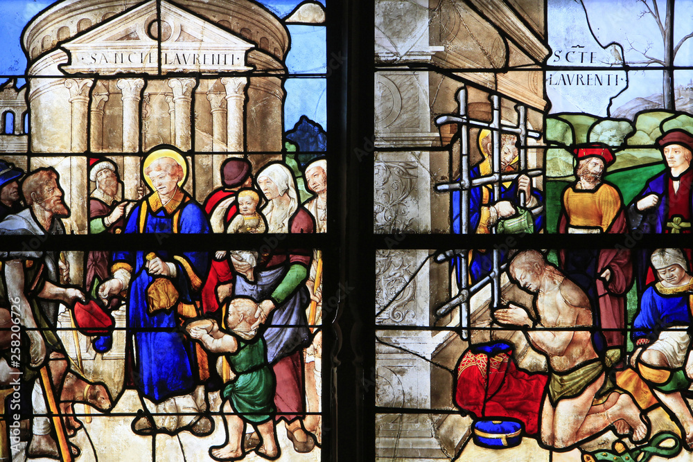 Saint-Laurent, diacre. Cathédrale Saint-Etienne. Bourges. France. / St. Lawrence, deacon. Stained glass window. St. Stephen's Cathedral. Bourges. 